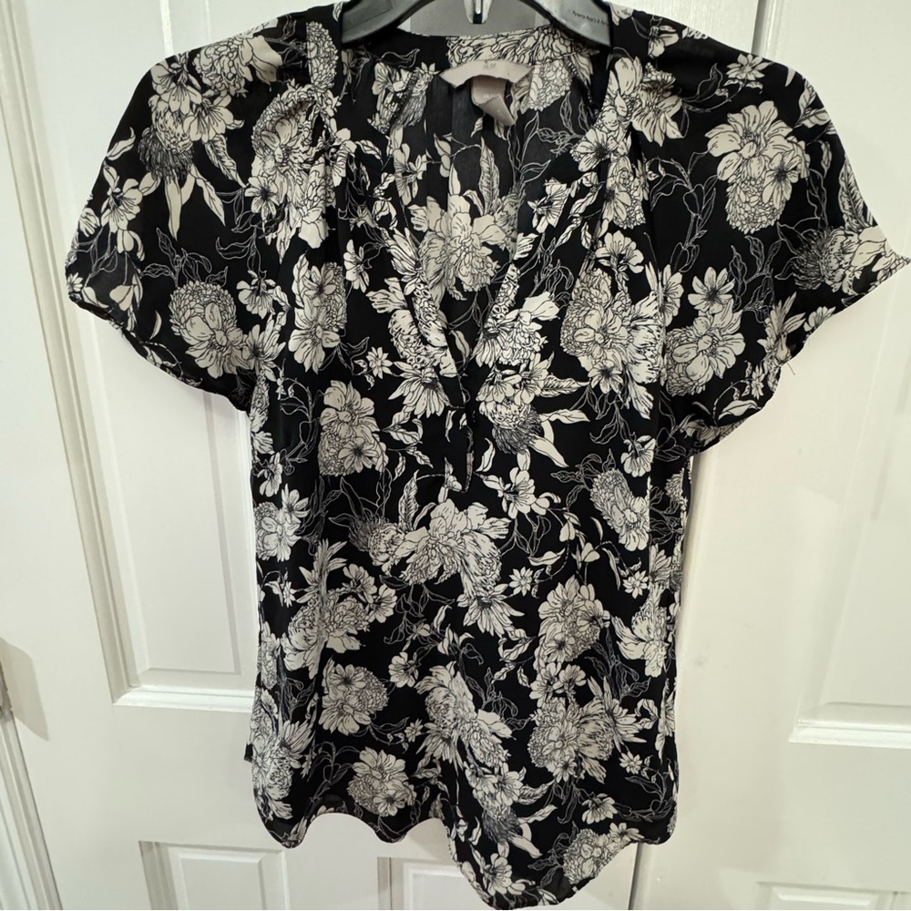 H&M Black & White Floral Blouse – XS‎